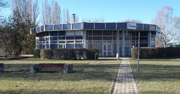 Újabb darabja kerül kalapács alá a Dunaferr egykori birodalmának: ezúttal a Lemezalakító üzemhez tartozó szabadidőparkot hirdették meg nyilvános pályázaton